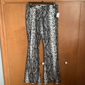 Black/white snake pattern pants